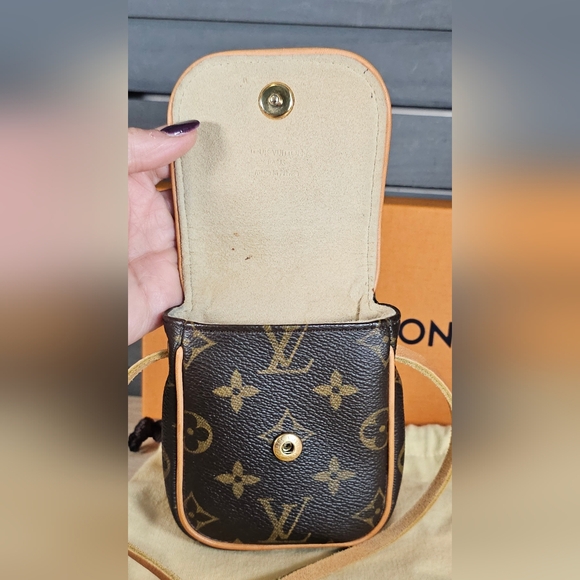 Authentic LOUIS VUITTON Cancun Pochette Crossbody Bag - Picture 6 of 12